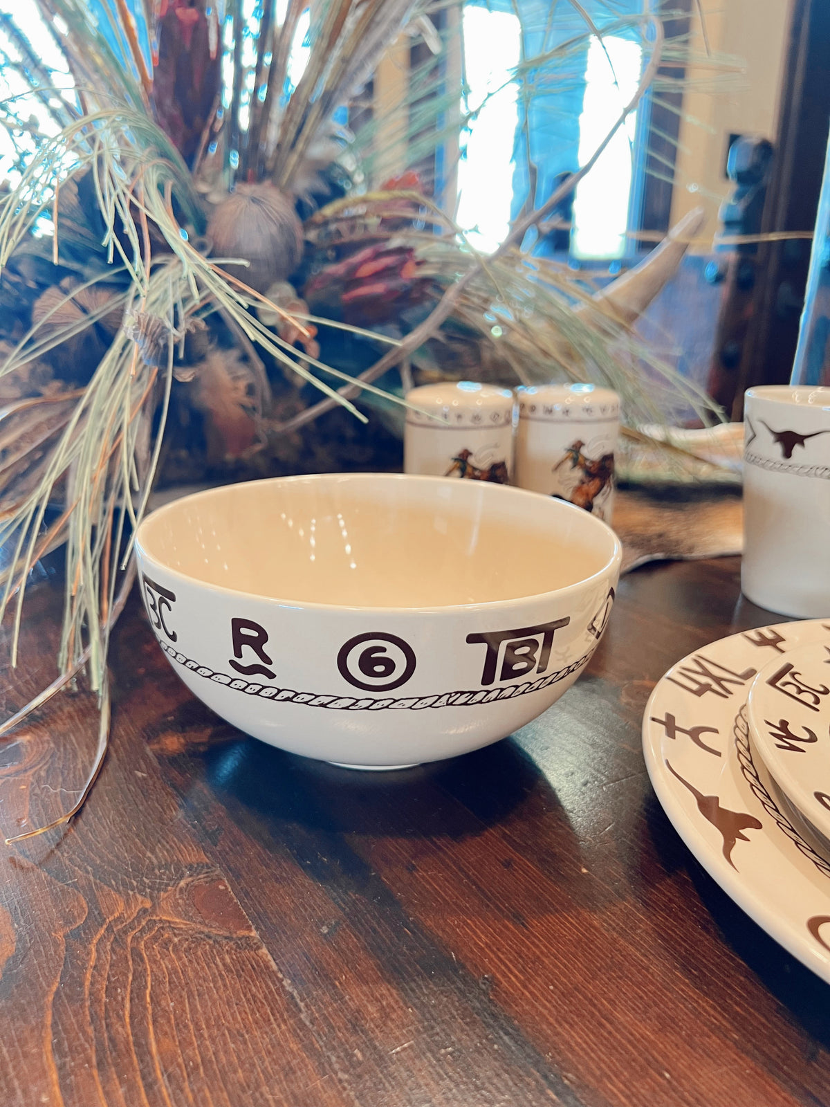 The 16 Piece Branded Dinnerware