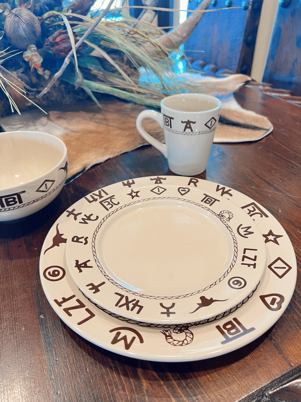 The 16 Piece Branded Dinnerware