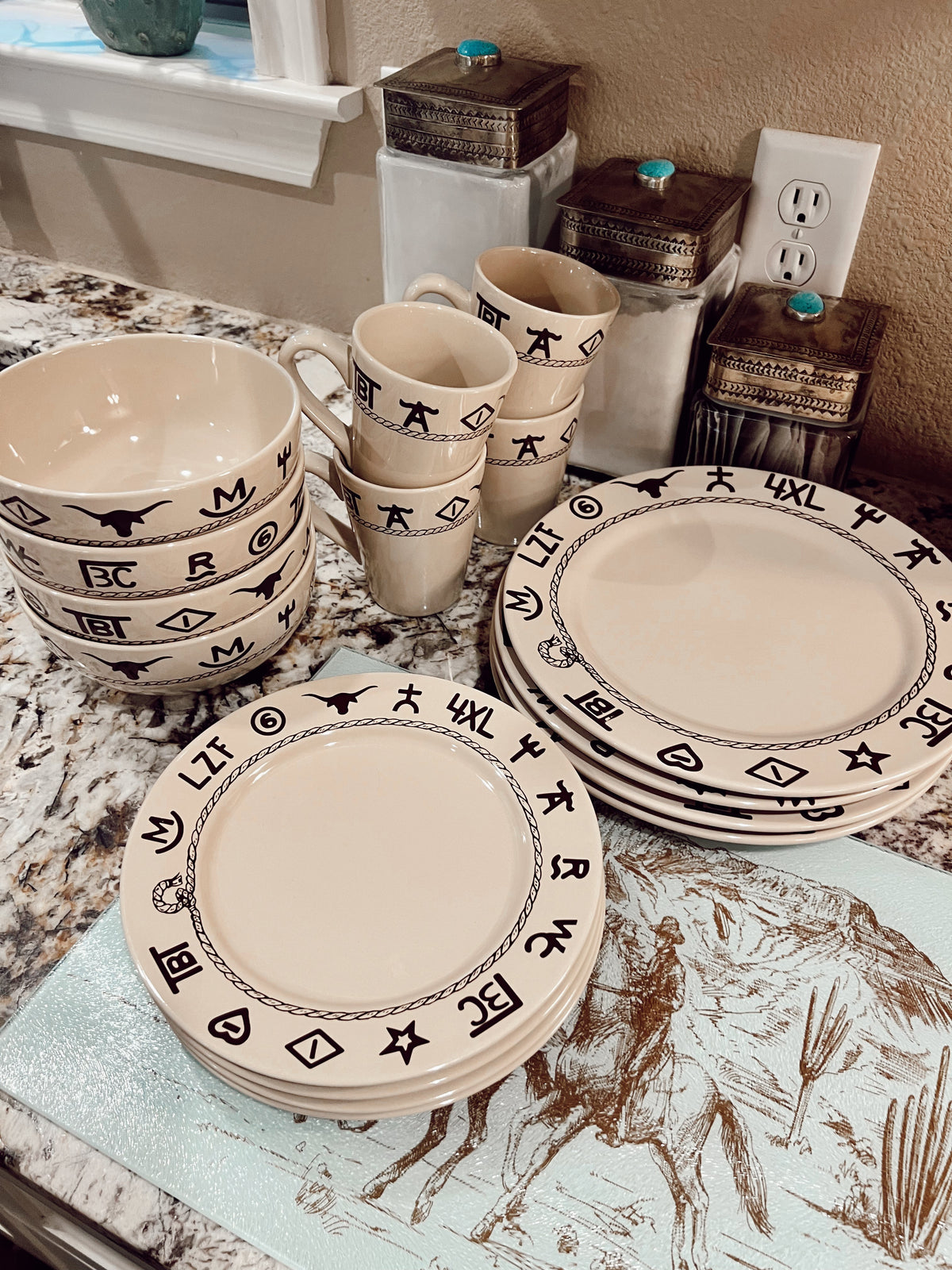 The 16 Piece Branded Dinnerware